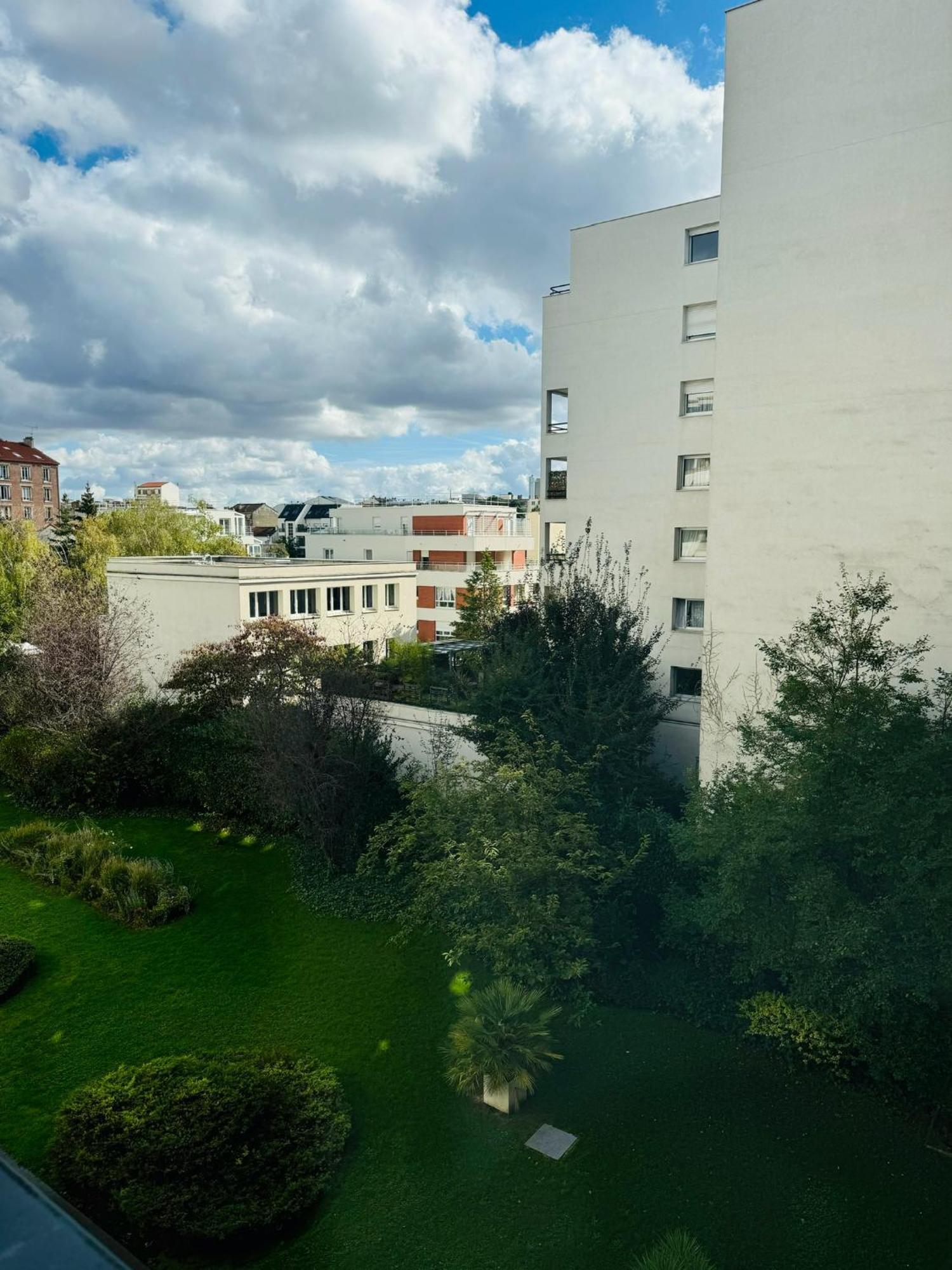 Appartement Calme Et Chaleureux Proche De Paris Курбевуа Экстерьер фото